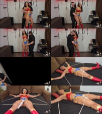 Calisa Comics: Wonder Woman Bound in Her Own Lasso