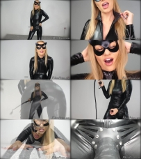 Goddess Poison – Catwoman Fucks Her Bat Bitch!