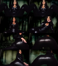 Countess Crystal Knight – Catwomans Dark Side